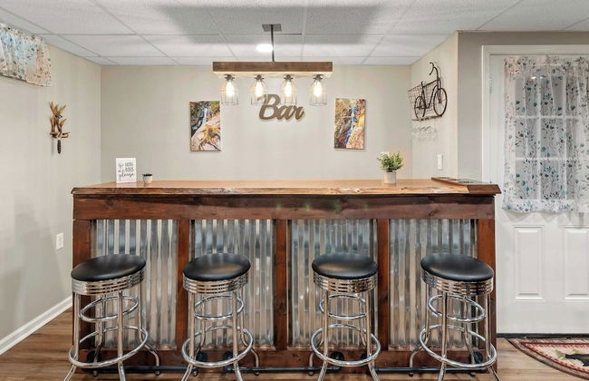 Ridge Retreat by Avantstay Game Room, Covered Porch, & Fire Pit! - Photo 18