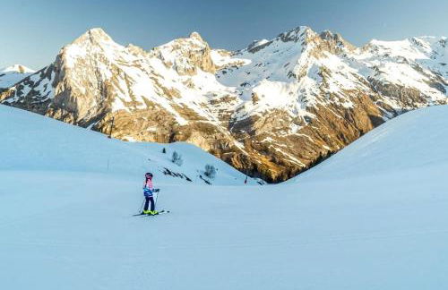 Bel appartement T2 refait à neuf avec piscine couverte de juin à fin septembre, près des stations de ski avec navette et draps et serviettes compris - Foto 22