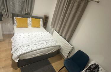 1st Studio Flat With full Private Toilet And Shower With its Own Kitchenette in Keedonwood Road Bromley A Fully Equipped Independent Studio Flat - Photo 10