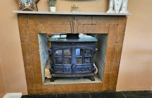 Stunning 4 bed house with huge garden and parking - Foto 16