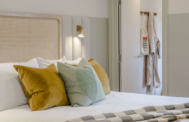 Your Apartment Shepherd's Bush - Photo 22