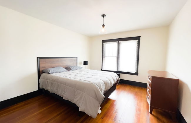 The Pub with Private Yard & Parking, Near the Falls & Casino by Niagara Hospitality - Foto 17