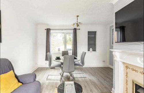 3 Bed House - Sleeps 5 - Parking - Garden - Wifi - Foto 13