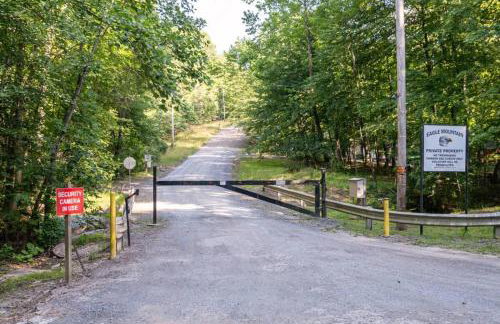 Upscale w Fireplace Fire Pit Games in Gated Comm - Foto 29