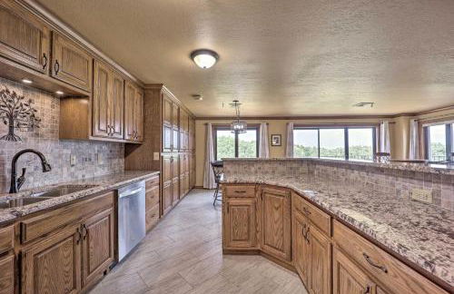 Golf Course and Lake Views Cozy Afton Condo! - Foto 11