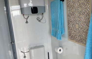 TINY-HOUSE mit Alpen- Stadt- und Poolblick , WLAN - Foto 14