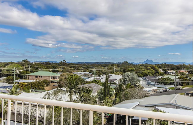 Marine Mirage - 2 Bedroom Apartment with Beachfront Vibes - Photo 10