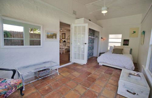Pet Friendly & Firepit Minutes to Beach Sleeps 6 - Foto 4