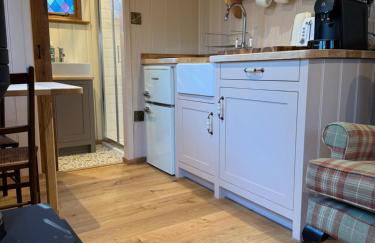 Luxury Shepherds Hut on Powis House Estate - Foto 4