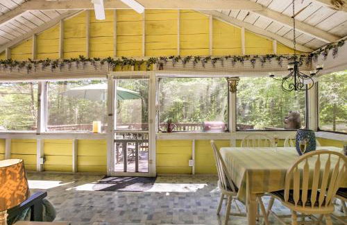 Pet-Friendly Cabin with Fire Pit, BBQ and Great Deck! - Foto 14