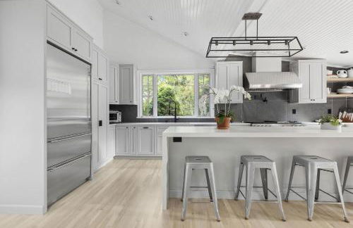 Wainscott Woods by Rove Travel - Luxe Estate with Pool - Foto 14