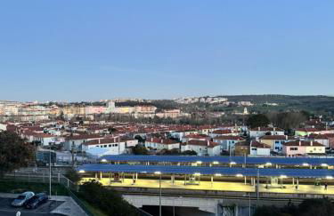 Modern 2BR Apartment with City Views I Near Lisbon by LivinInLisboa - Foto 11