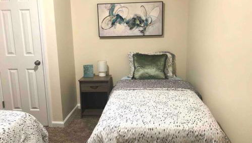 * Radiant Retreat * King Bed * Long Term Stays * - Foto 2