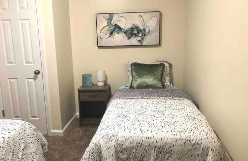 * Radiant Retreat * King Bed * Long Term Stays * - Foto 2