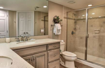 Destin Towers 142 - 2 Bedroom Beach Front Condo in the Heart of Destin with Amazing Views! - Foto 32