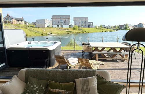 Still Waters - Luxury Lakeside Retreat with Hot Tub - Photo 70