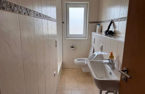 T&K Apartments - Wegberg - 4-7 room Apartments - private parking - WIFI - Fully equipped kitchen - Foto 2