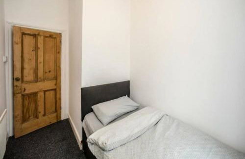 Brighouse 2 bedhouse central contractors welcome - Foto 32