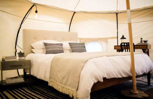 Beautifully Furnished Bell Tent Rental for a Vacation in Elgin, Texas - Foto 4