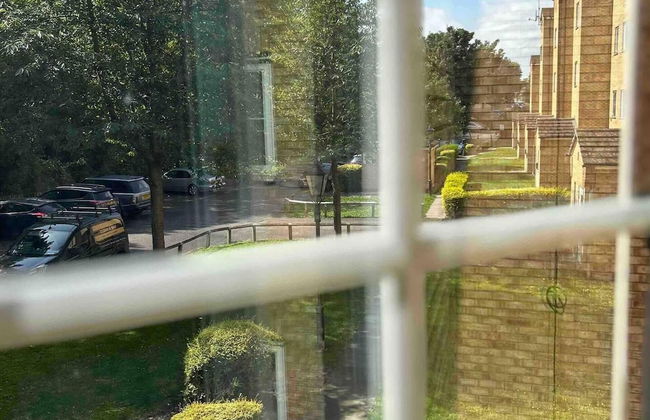 1-bed Apartment in Greater London Next to Station - Photo 19