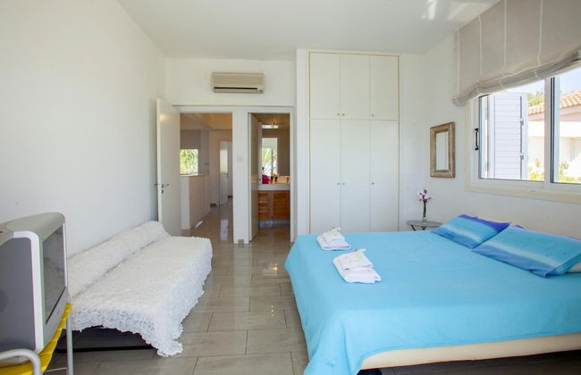 Sunset Beachfront Villa Meneou - Foto 29