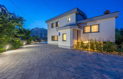 VILLA NINA MALINSKA 150m FROM THE BEACH, SWIMMING POOL - Foto 44