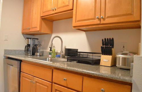 Modern 3 Bedroom Suite with AC for Family and Work group - Photo 29