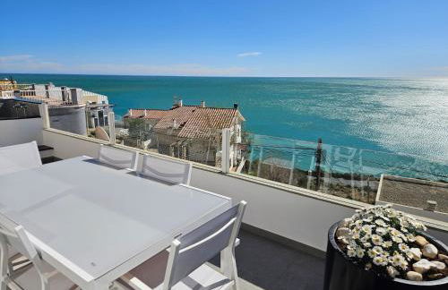 FANTÁSTICO DÚPLEX CON VISTAS IMPRESIONANTES AL MAR - Photo 31