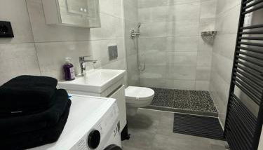 Freshly renovated City Apartments Essen KITCHEN WIFI near Düsseldorf Airport - Foto 5, towels, Shower