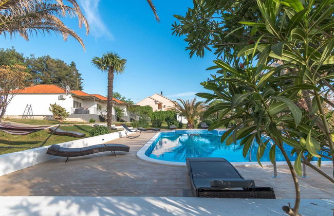 Modern Holiday Home With Pool - Foto 19