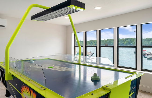 Luxury Lakehouse - Photo 44