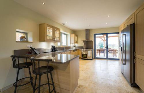 Luxury 3 Bed Home with Heated Swimming Pool Air Con and Boules Pitch - Foto 11
