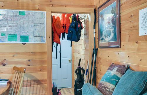 Near Snowmobiling Secluded Harmony Cabin with Deck! - Foto 7