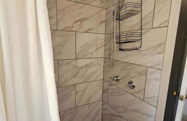 Modern Farm Home WT Large Parking, Front Porch - Foto 25