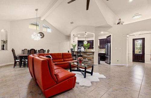 Randolph Central Location, 1-story, Chef Kitchen, Creekside - Foto 1