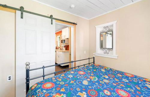 Historic Oceanside Cabin with Peek-a-boo views dog friendly - Foto 23