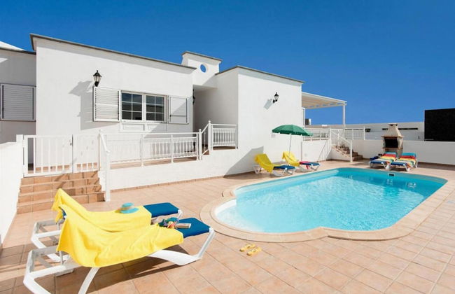 Villa Diama With 3 Bedrooms and 2 Bathrooms - Photo 1