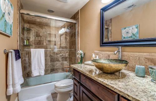 DFW Large Vacation Retreat with Private Pool and Hot Tub - Foto 44