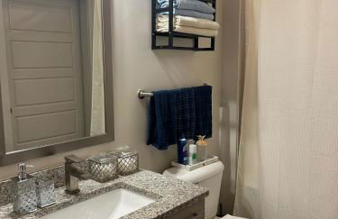 Elegant City Escape ,Steps to Hotspots - Foto 4