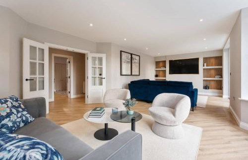 Luxury Four Bedroom Home Near Sandbanks - Photo 1