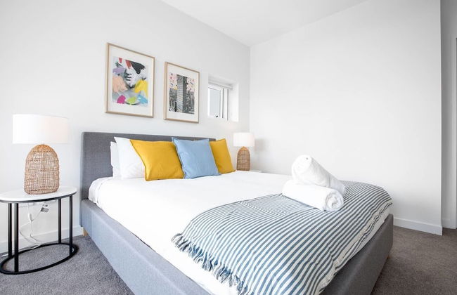 Wow Southport Apartment Near Light Rail Station - Photo 2