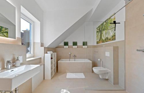 Golden Home with Barbecue, Yoga, Football Table - Photo 10