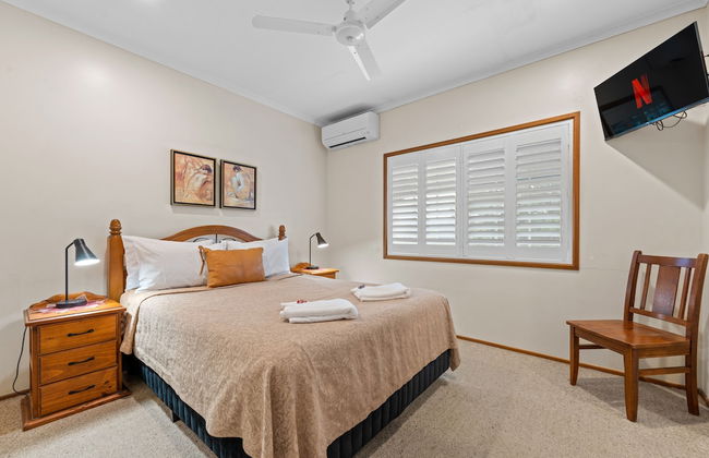 Birds 'n' Bloom Cottages - Photo 8