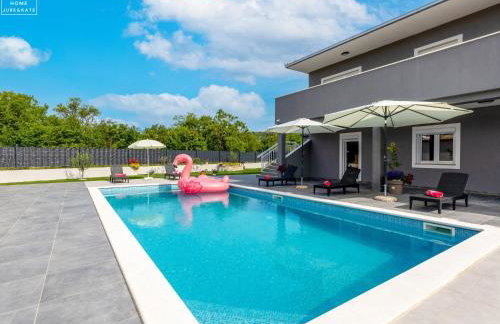 Home with private pool near Trogir - Foto 1