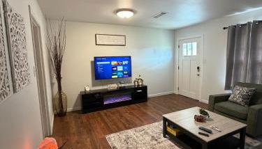 The Crew House 2BR 1BA Near Refineries - Foto 5