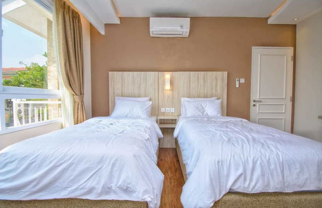 Villa Kota Bunga Puncak 4 Bedroom - Photo 9