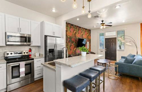 Garden District 3BD 2BA Parking Stylish & Unique - Foto 3