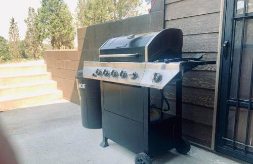 New! Lower Level Ranch Home - 10 mins to Town - Foto 2