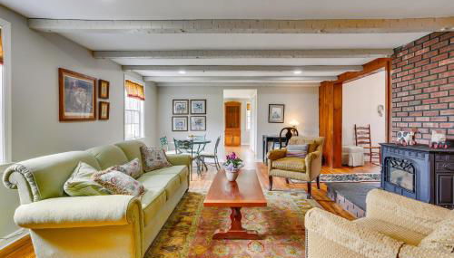 Historic Farmhouse in Layton with Deck! - Foto 1