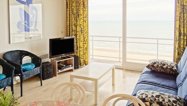 Seaside Getaway w/ Balcony - Foto 5, Sala de estar
